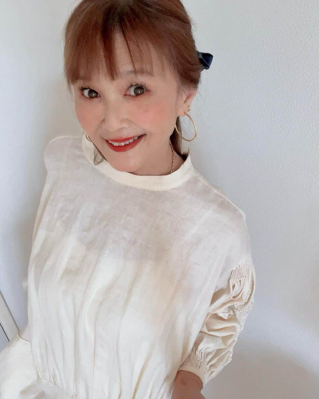 高見恭子さんのインスタグラム写真 - (高見恭子Instagram)「いつでも、こころ真っ白洗いたてでいることの大切さ。  #off-white #white #ecru #ecrucolor  #whitedress  #whitestyle  #fashion#fashionstyle  #fashionphoto #lifeisbeautiful」11月13日 16時16分 - takami_kyoko