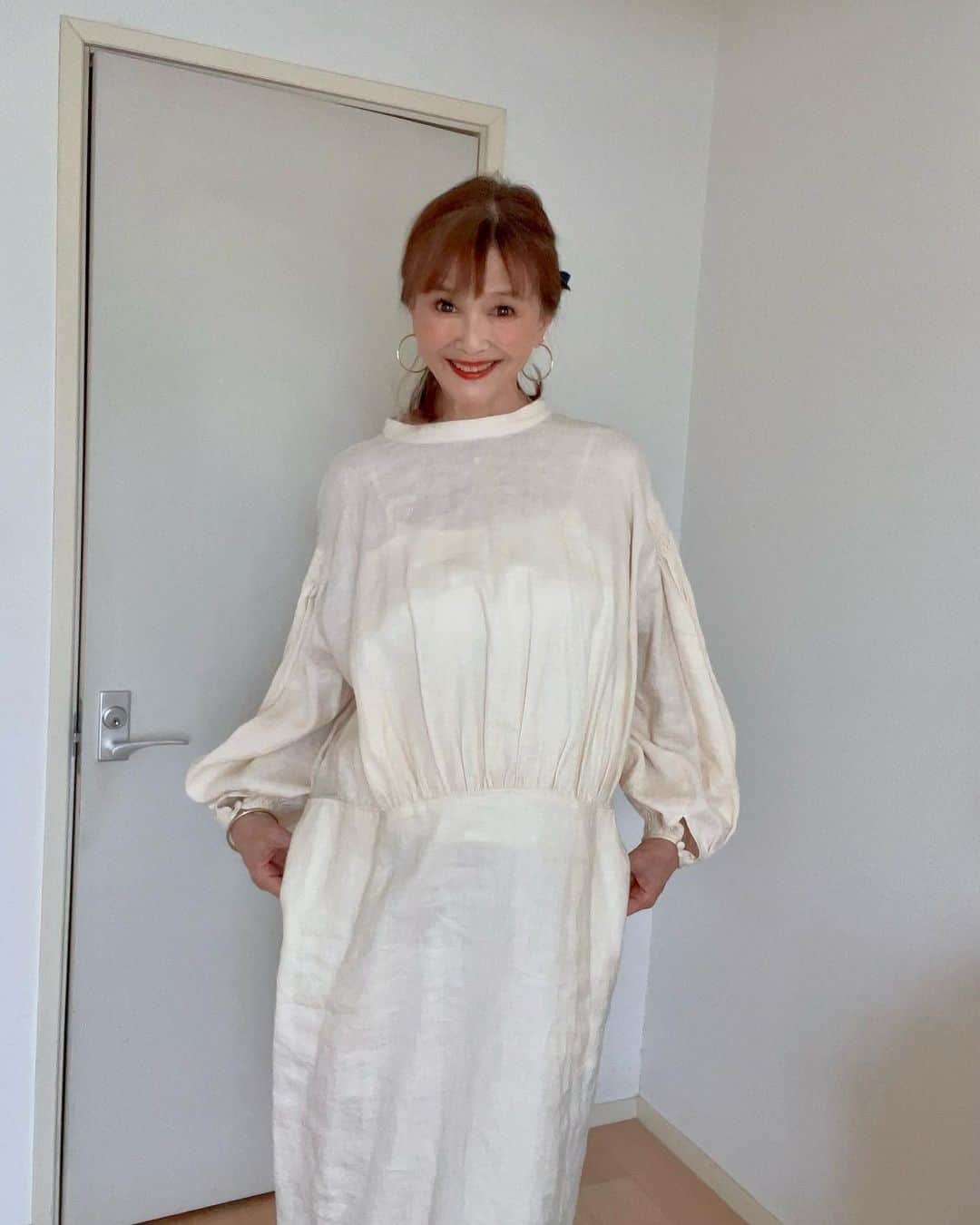 高見恭子さんのインスタグラム写真 - (高見恭子Instagram)「いつでも、こころ真っ白洗いたてでいることの大切さ。  #off-white #white #ecru #ecrucolor  #whitedress  #whitestyle  #fashion#fashionstyle  #fashionphoto #lifeisbeautiful」11月13日 16時16分 - takami_kyoko