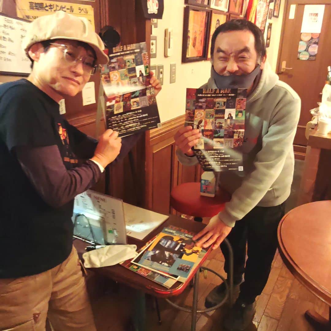 山川のりをのインスタグラム：「今夜は三鷹バイユーゲイトにてあの有名な久原大河さん50個展のスペシャルライブとして「新井田耕造トリオ」で山川のりをで出演します。19時/20時、3500円+D。なんと！久原さんの絵が買える！グッズも買える！お近くの方は慎重に会いに来てアイニージュー！」