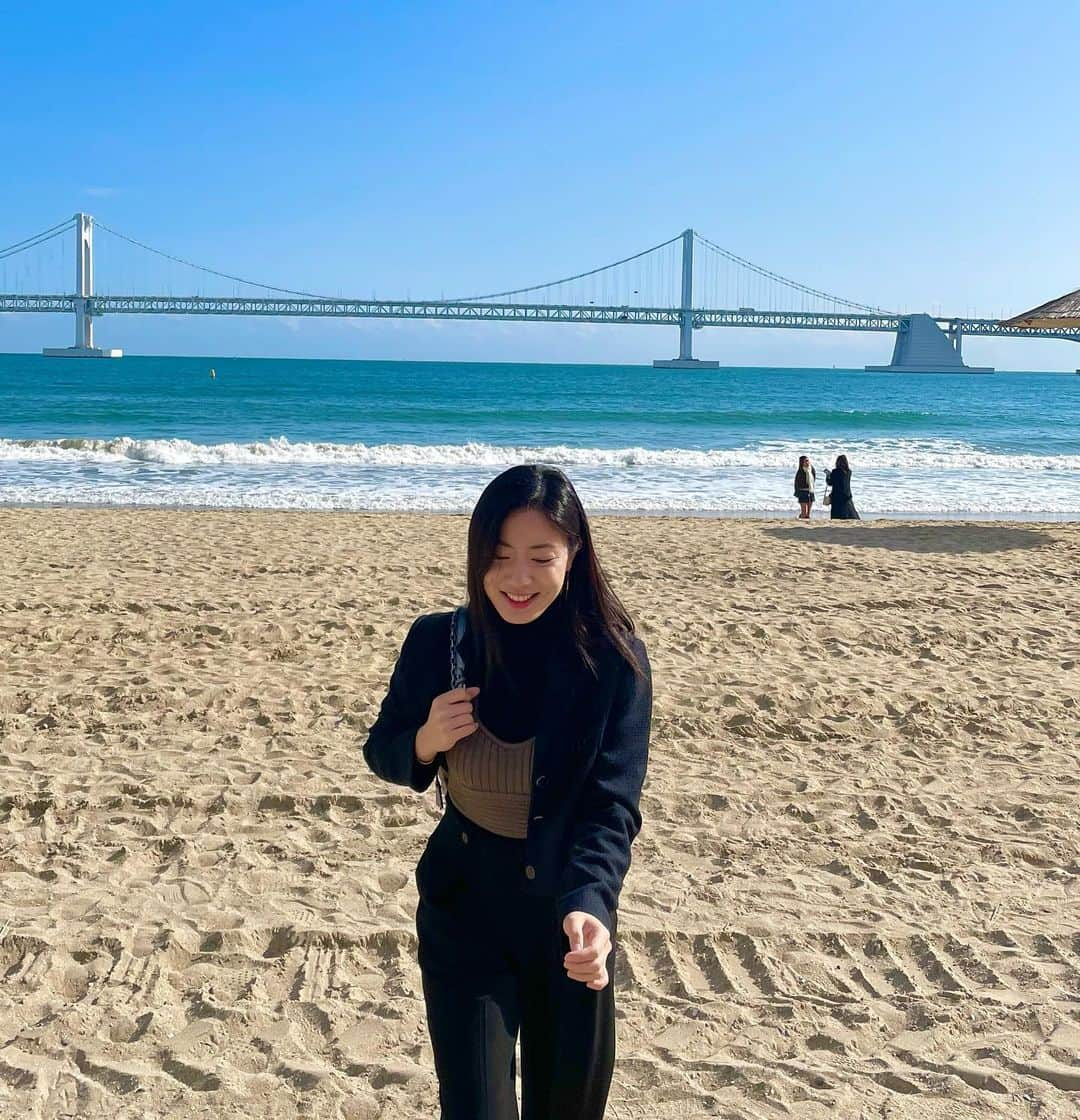 リュ・ヒョヨンのインスタグラム：「#busan  매일을 값지게 #🩵」