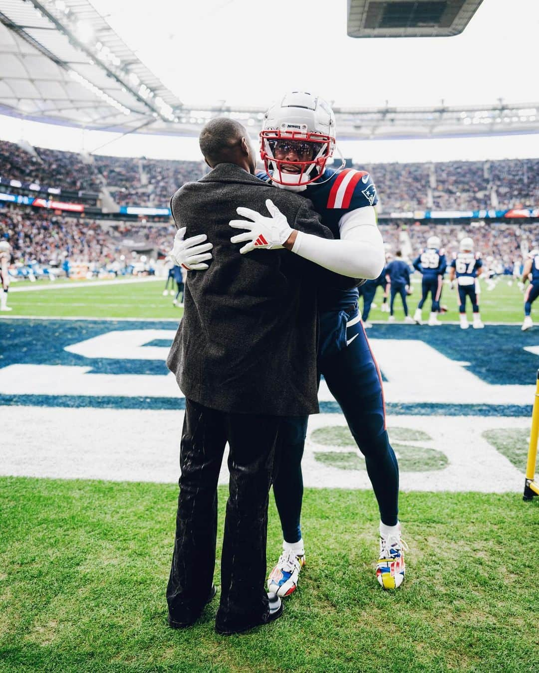 ダヴィド・アラバさんのインスタグラム写真 - (ダヴィド・アラバInstagram)「@nfl - thanks for having us 🙏🏾」11月13日 7時22分 - davidalaba