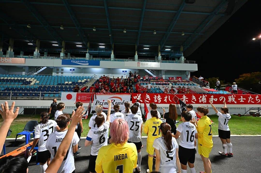 清家貴子さんのインスタグラム写真 - (清家貴子Instagram)「hat trick⭐️ 3連勝❤️‍🔥 そして、決勝進出！！  タイでもホームのような空気を作ってくれたこと本当にありがとうございました！！  #三菱重工浦和レッズレディース #ACL #AFCWomensClub #ASIAにURAWAを響かせろ」11月13日 7時44分 - seike_kiko