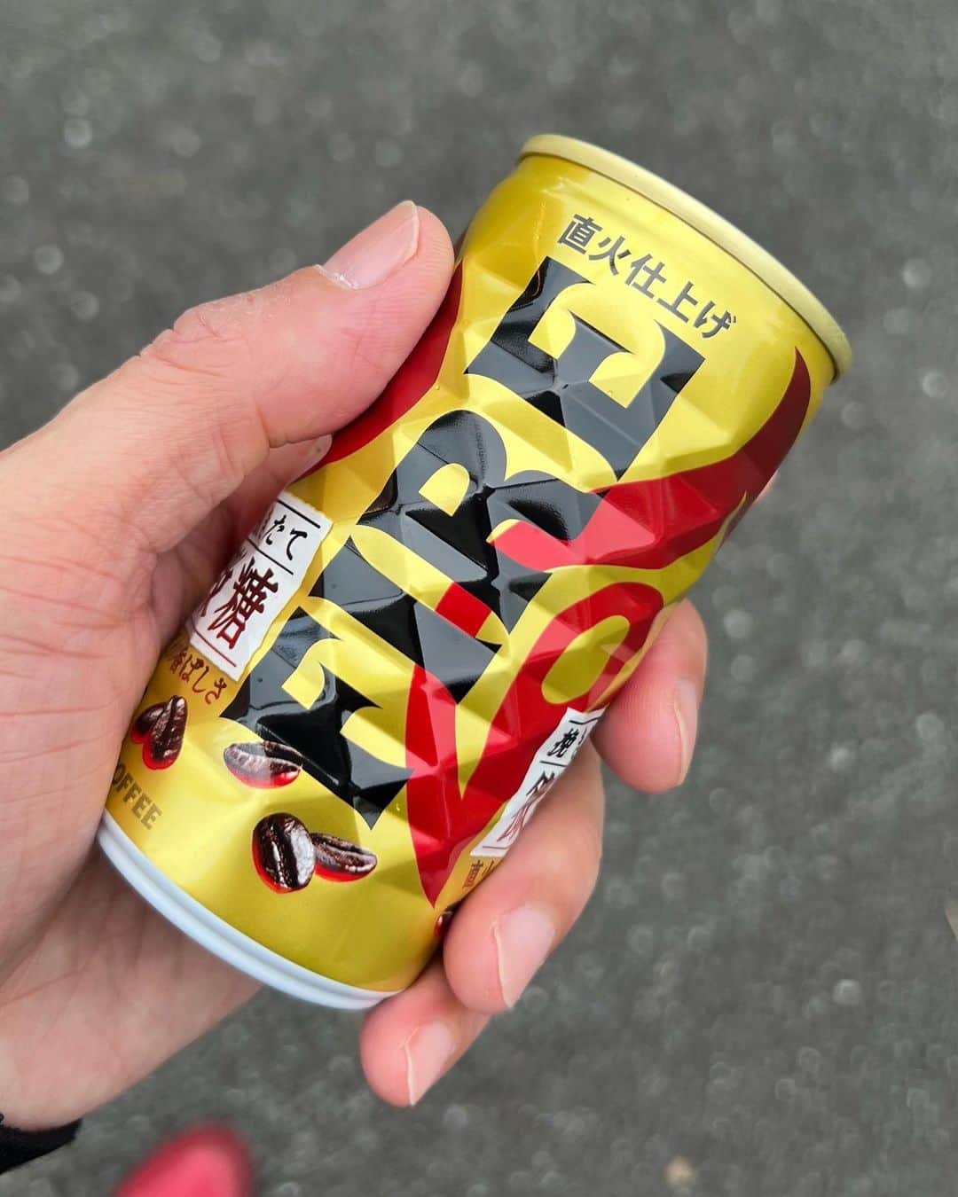 靖乃のインスタグラム：「皆様、今週もゆっくり頑張りましょう🎵 Three Point Cafe-ROPPONGI-には10/14(火)の11〜15時でおります  ホットコーヒー☕️の季節ですね🌟  #靖乃 #ハイダンシークドロシー #淡路島 #ピン毛」