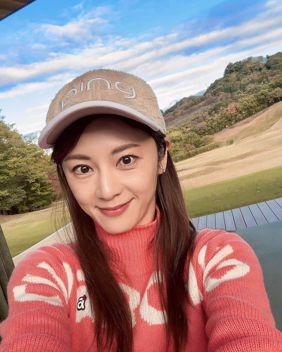 原史奈のインスタグラム：「おはようございます🌞 寒い朝 でもお天気は良さそうでーす⛳️ #原史奈  #ゴルフ #ゴルフレッスン #ゴルフ練習 #ゴルフ女子 #ゴルフ大好き #golf #ゴルフウエア #ゴルフコーデ #ゴルフグッズ #ゴルフ動画 #ping #g410 #callaway #paradym #paradymmaxfast #even #archivio #アルチビオ #resurrection #eyevol #cuartounited #instagolf」