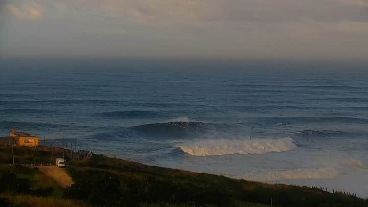 surflineのインスタグラム：「Slow-mo bombs in Nazaré. Peep the forecast and follow @surfline_eur for when the big day arrives.  🎥 #surflinecamrewind」