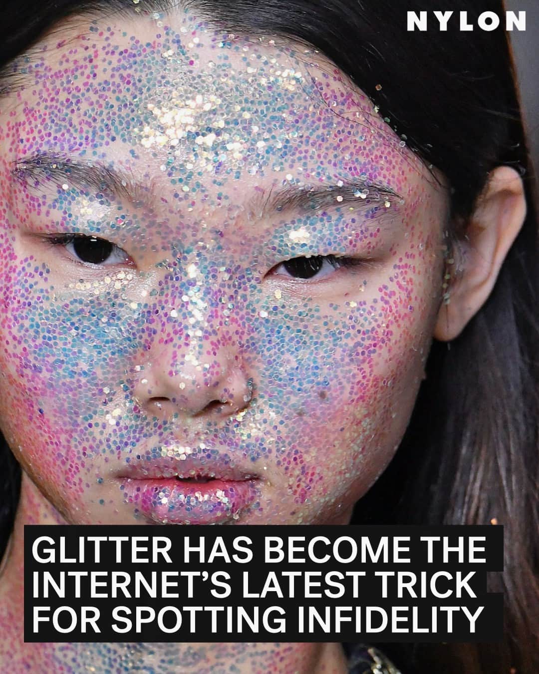 Nylon Magazineのインスタグラム：「The latest TikTok beauty trend to take storm is using glitter to catch cheaters... it ain't easy out there, people. Find out how creators are using this makeup hack to spot infidelity early on, at the link in bio.」