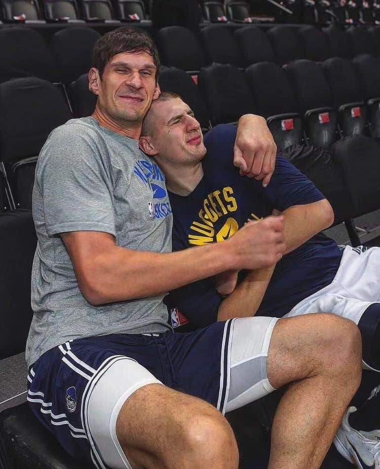 ニコラ・ヨキッチのインスタグラム：「Gameday: Houston - Denver, 01:00 CET. Joker vs Bobi. 🇷🇸😂 . . . #jokic #jokicnikola #joker #nikola #nikolajokic #denver #nuggets #denvernuggets #colorado #nba #basketball #serbia #usa #srbija #sombor #belgrade #beograd #mvp」