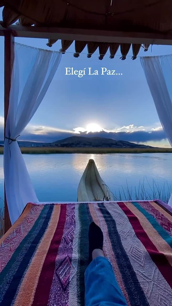 Instagramersのインスタグラム：「@igersperu & @igerspuno   A pocos meses de terminar el año toca hacerse esta pregunta: ¿Ya visitarse esos lugares soñados?. Te dejamos un hermoso destino a visitar en Puno a orillas del lago Titicaca. 💙✨  📷 @jhanet_lujano  🗺 @igerspuno  🧔🏽 selección por @carliebeltran  Usa #igersperu #peru  #igerspuno    #reels #reelsvideo #reelslovers #igerstube #igers」