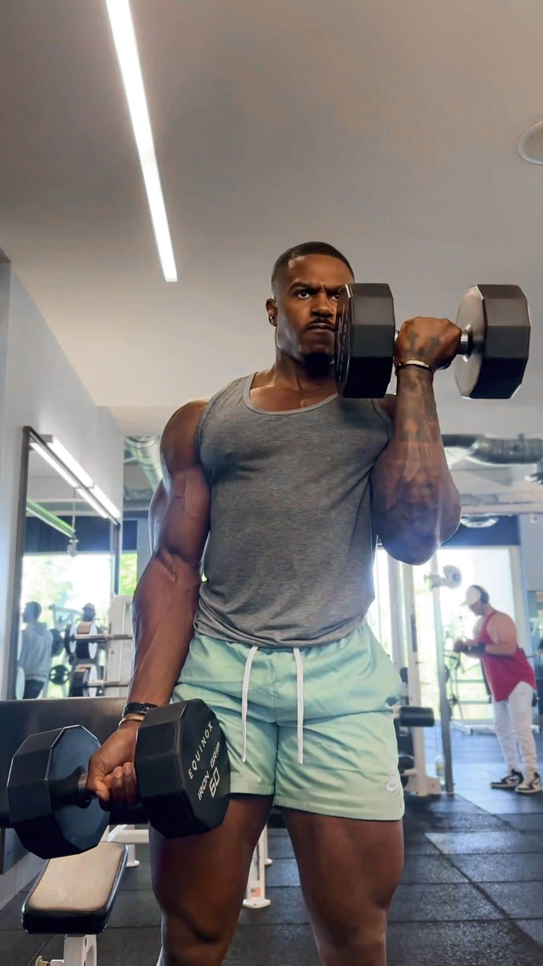 Simeon Pandaのインスタグラム：「Can’t beat a solid 💪🏾 pump 😤👌🏾」