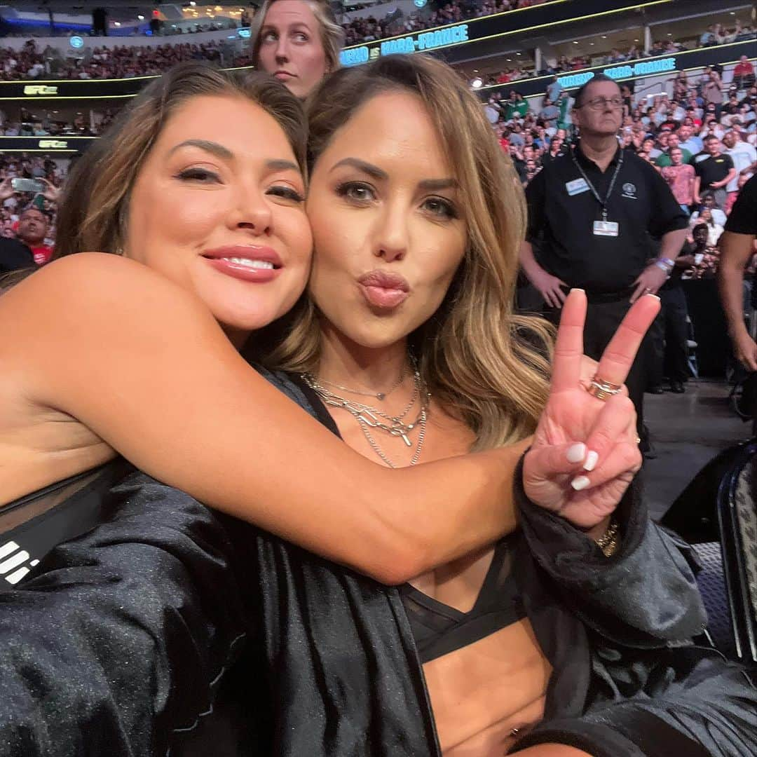 ブリトニー・パーマーさんのインスタグラム写真 - (ブリトニー・パーマーInstagram)「On this special day, I want to pour my heart out to my incredible best friend, @ariannyceleste. Words cannot fully capture the depth of what I feel for you. You are more than just a friend; you are a pillar of unwavering loyalty, a constant source of joy and laughter, a shining example of confidence and beauty and a symbol of strength that inspires me every day.  Through the ups and downs, the laughter and tears, we have stood side by side, and our bond has grown stronger with each passing year. Your presence in my life has been a guiding light. You make this world a better place. I love you! Happy birthday princess ❤️❤️」11月13日 8時23分 - brittneypalmer