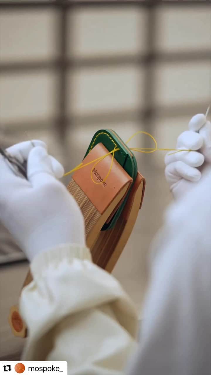 Design Milkのインスタグラム：「If you’ve been looking at our gift guides for some ideas this holiday season, here’s another thing to add: @mospoke_ card holders! Here’s a little peek at the meticulous care that goes into making them.  **and if you haven’t seen our gift guides…. where have you been?! From unique toys for your little ones to the person who has everything, we’ve got you covered. Check them all out at the link in bio! 🔗」
