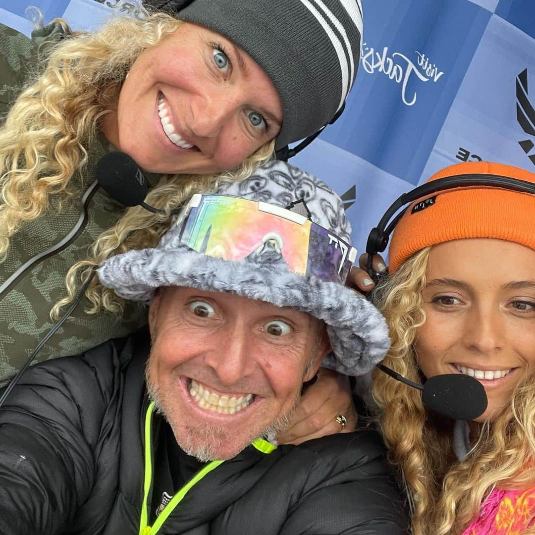 リンゼイ・ジャコベリスのインスタグラム：「Live action on the beach @supergirlpro Had a blast calling the heats with @bellyslaterofficial @unclee111 and @malia_ward #supergirlpro」