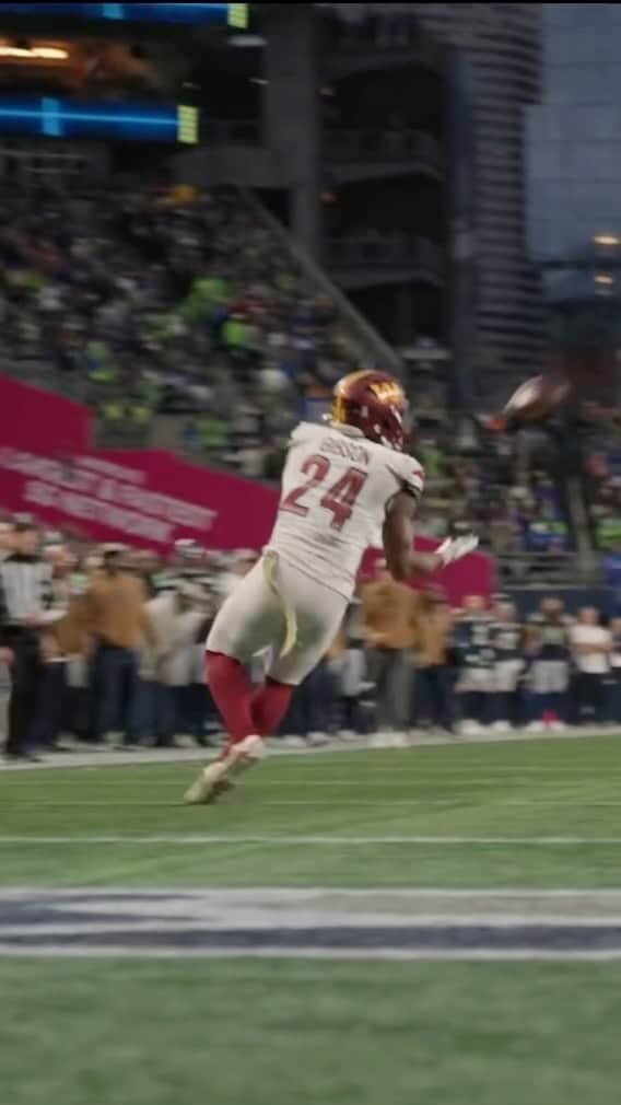 ワシントン・レッドスキンズのインスタグラム：「ALL TIED UP  📺 #WASvsSEA on FOX」