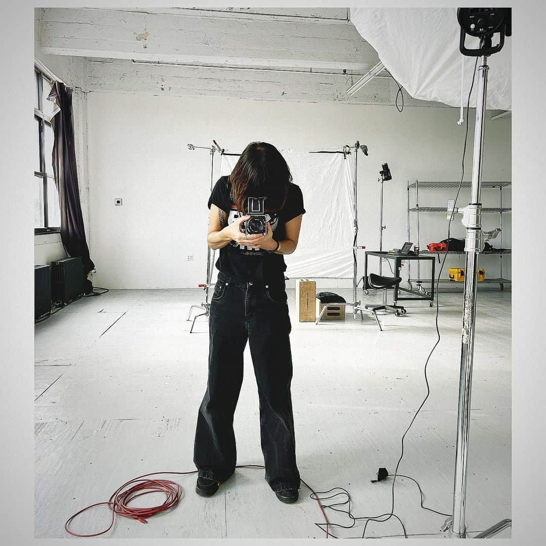 更井真理のインスタグラム：「New Favorite Camera❤️ #hasselblad  📸 @johnvetromile」