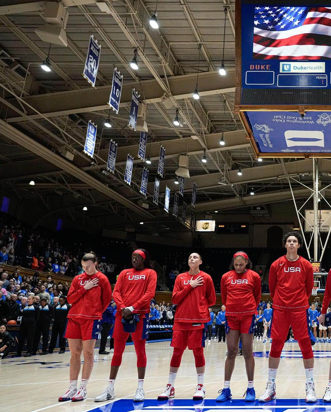 USA Basketballさんのインスタグラム写真 - (USA BasketballInstagram)「A special day in Durham!   🇺🇸 #USABWNT 🫶 @dukewbb」11月13日 9時15分 - usabasketball