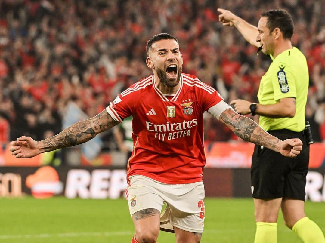 ニコラス・オタメンディさんのインスタグラム写真 - (ニコラス・オタメンディInstagram)「Isto é o SPORT LISBOA E BENFICA 🦅 Grande vitória equipa com muita raça, querer e ambição !  Tivemos dias difíceis, mas ficou demonstrado que só temos de acreditar em nós e ter pensamento positivo sempre Obrigado benfiquistas pelo vosso apoio, esta vitória é de todos! 🫡🫡  E PLURIBUS UNUM 🦅 @slbenfica 🔴⚪️」11月13日 9時21分 - nicolasotamendi30