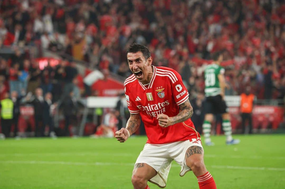 アンヘル・ディ・マリアのインスタグラム：「Los clásicos no se juegan, SE GANAN.  Esta es la crisis del Benfica jajaja. Vamos por mas. Contra todos 🦅.」