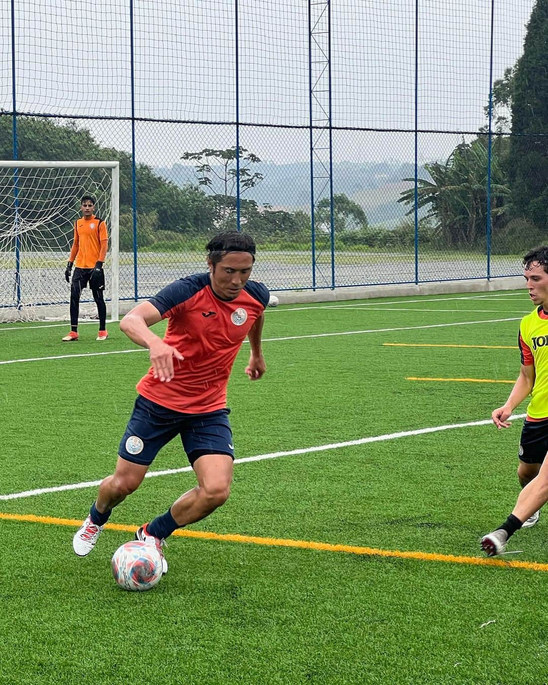 那須大亮さんのインスタグラム写真 - (那須大亮Instagram)「サッカー選手やってます🇧🇷  久しぶりに躍動感ある写真とってもらいました⚽️  プレー中の顔はだいたい変顔になってしまう笑🤣  #fcskabrasil  #brasil  #サッカー選手 #躍動感」11月13日 9時36分 - nasudaisuke_official