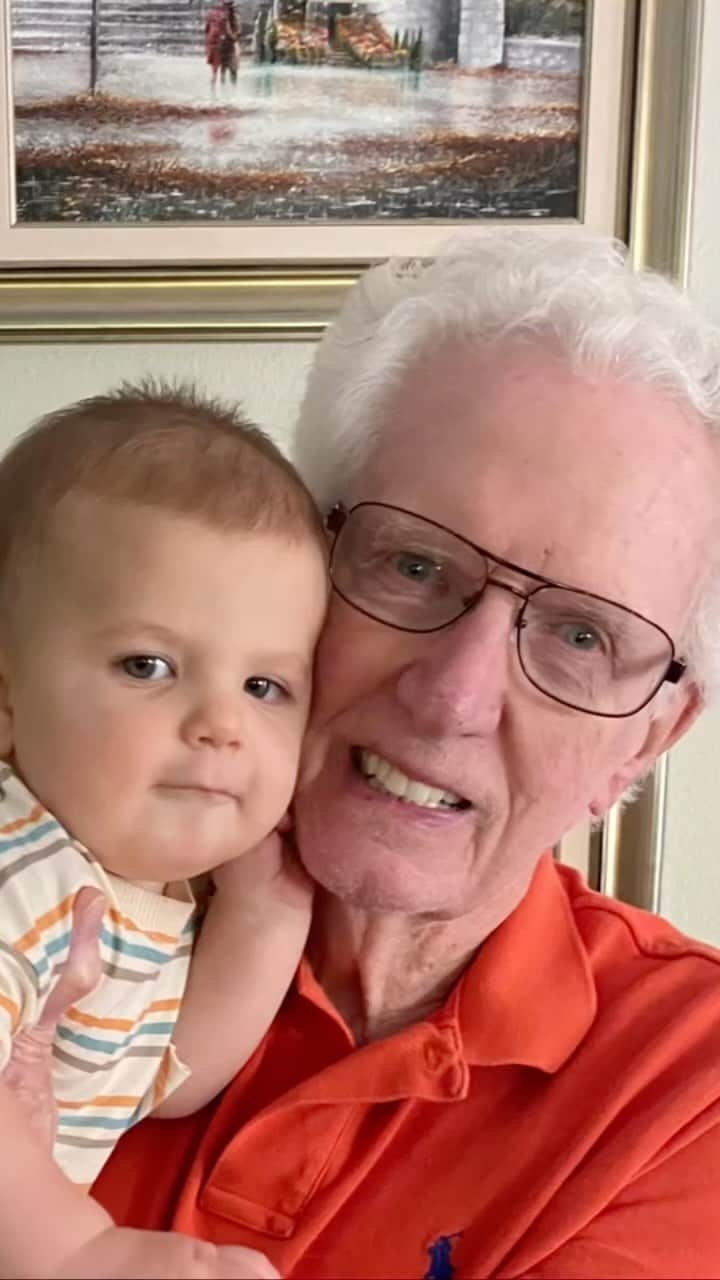 ジョン・バロウマンのインスタグラム：「It’s my Dad’s Birthday today and we are celebrating his 91 years. Thought you would like to see a photo of the youngest Barrowman and the oldest Barrowman . Frank and a Great Grandpa John.  . #birthday #family #trending #love」