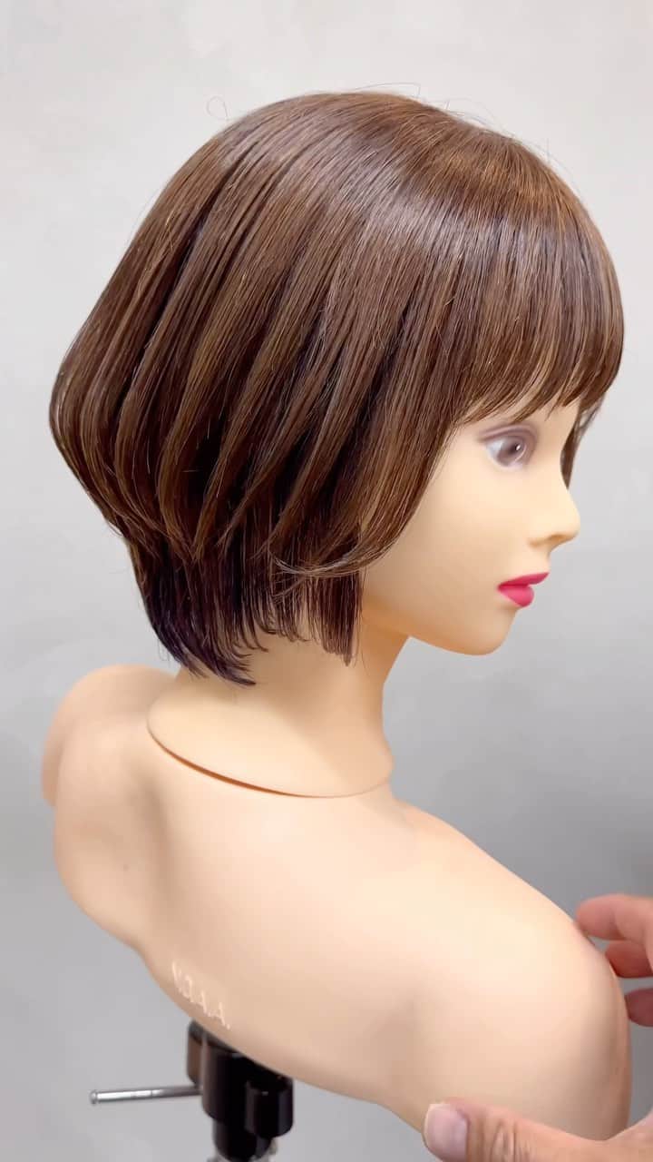 鶴谷和俊のインスタグラム：「ショートボブ/Short bob  បង្កងសង្កែ Tóc bob ngắn शॉर्ट बॉब Bob corto 숏 밥  短发鲍勃  Bob court  ▪️使用ハサミ/scissors JOEWELL supreme SPM-60 International Exclusive Exclusivo Internacional  カーブ笹刃 SDB-R  #ショートボブ #ボブヘア #hairtiktok  #hairtok #bob #ボブ #ショートヘア #カット #ヘアカット #ヘアスタイル #髪型 #hair  #haircut #hairstyle #hairstyles #hairstylest #hairstyle #美容師 #Hairdresser #ម៉ាស់ស្រពះ #Thợlàmtóc #हेयरड्रेसर #Peluquero #미용사 #美发师 #Coiffeur #peinado #joewellscissorspr」