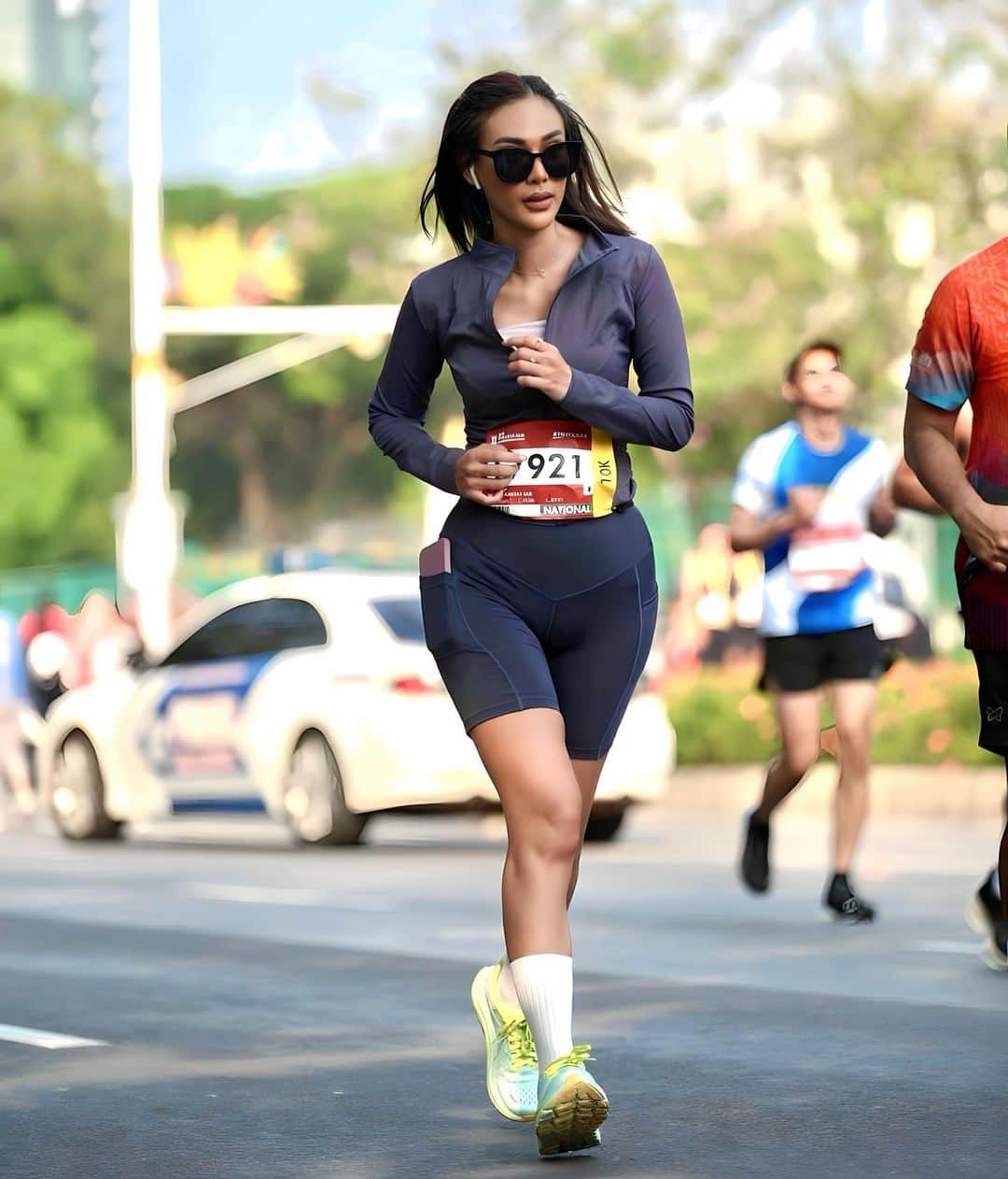 ユニ・エキアのインスタグラム：「You don’t have to prove anything to anyone..just be yourself and be proud of it  Thx to @btn_jakartarun」