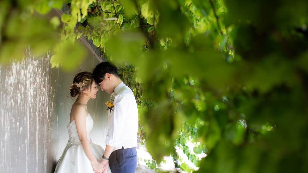 Watabe Weddingのインスタグラム：「Two hearts in live need no words💖 Photo : Kyoko Hair & Make up : Mineko  #guam #blueaster #wedding #beach #weddingphotography #resortwedding #instapic #instagram #watabewedding #guamwedding #nofilter #picoftheday #love #2023 #2024 #2023bride #blueaster #congratulations #2023秋婚 #ワタベウェディング #グアムウェディング #リゾートウェディング #海外挙式 #ウェディングアイテム #ウエディング #ウエディングドレス #プレ花嫁準備 #ウェディングヘア #おしゃれ花嫁 #タモンビーチ」