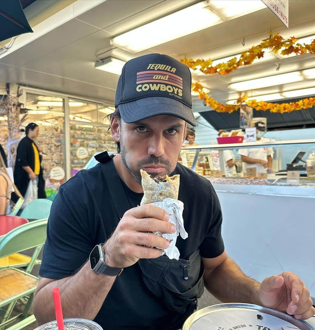 Jessie Jamesさんのインスタグラム写真 - (Jessie JamesInstagram)「Mom and Zad 48 hour travelzzzz makin us feeel wild🎉 Good food, pool time and dressin up feelin cute ❤️ ps Eric had a burrito everyday so I needed to docu it.」11月13日 9時43分 - jessiejamesdecker