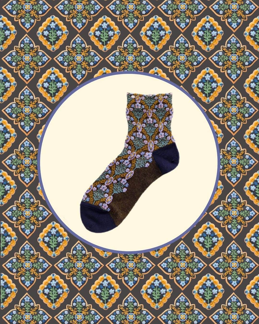KUNIKAのインスタグラム：「🌌🕯️🌌🕯️🌌 Tabio × KUNIKA Collaboration socks vol.2  毛混イングリッシュガーデン フロートソックス/コン  本日より全国の対象店舗・オンラインショップにて発売開始です☾  #tabio #タビオ #KUNIKA #kunikawithtabio #socks」