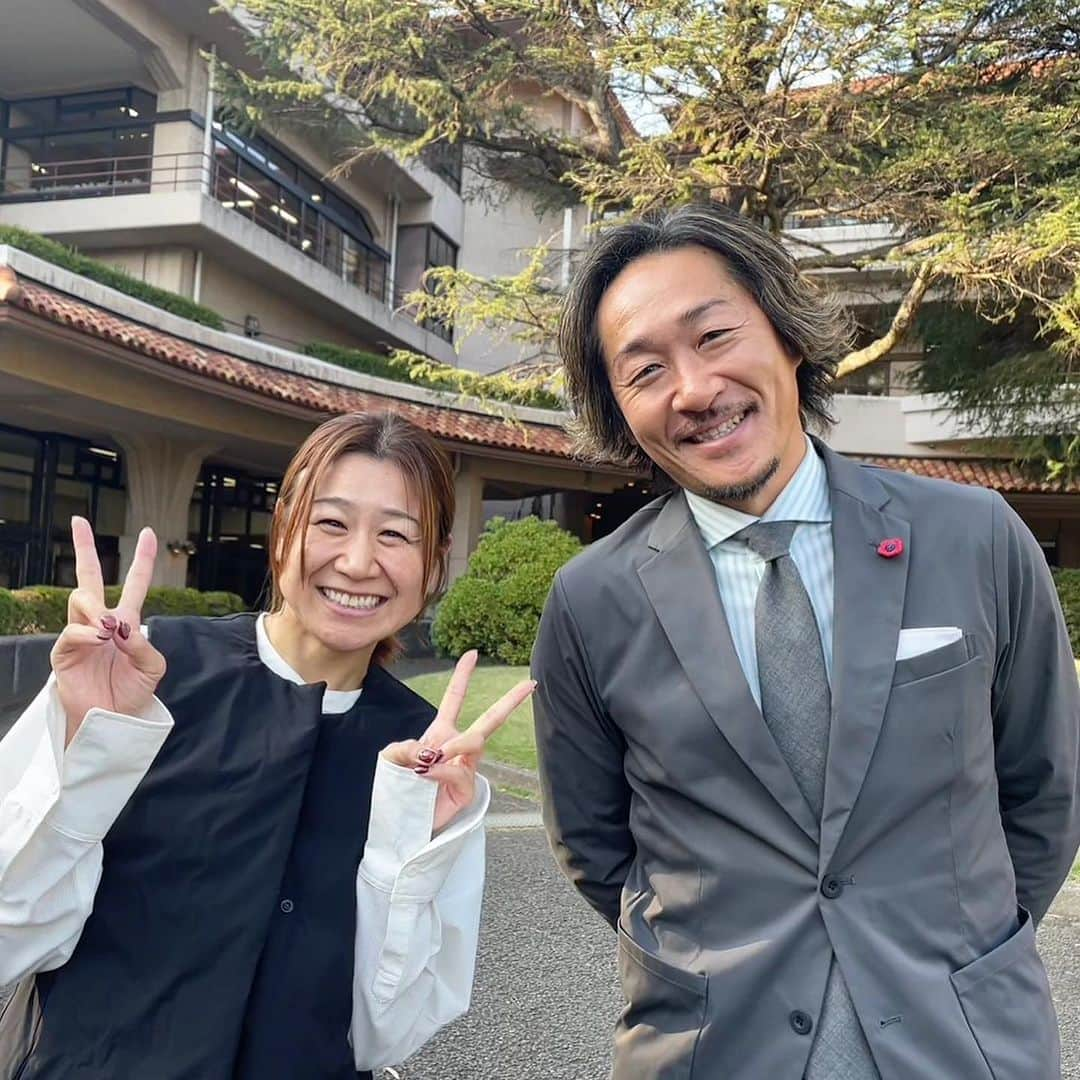 石川直宏さんのインスタグラム写真 - (石川直宏Instagram)「『ユメセン』  昨年に引き続き、玉川学園小学部5年桐組・楓組の子どもたちに向けて、きらぼし銀行様冠【夢の教室】を実施👨‍🏫⚽️🎤  アシスタントも去年に続き、同級生で膝友の 笑 弥生ちゃん @yayoi_kobayashi.8   いつもありがとう🤝  学校の素敵な雰囲気に素敵な先生方、元気いっぱいの子どもたち✨  僕もエネルギーいただきました👍  夢シート待ってるね💕  #ユメセン #夢セン #夢の教室 #JFA心のプロジェクト #きらぼし銀行 #NaohiroIshikawa #石川直宏」11月13日 10時22分 - sgss.18