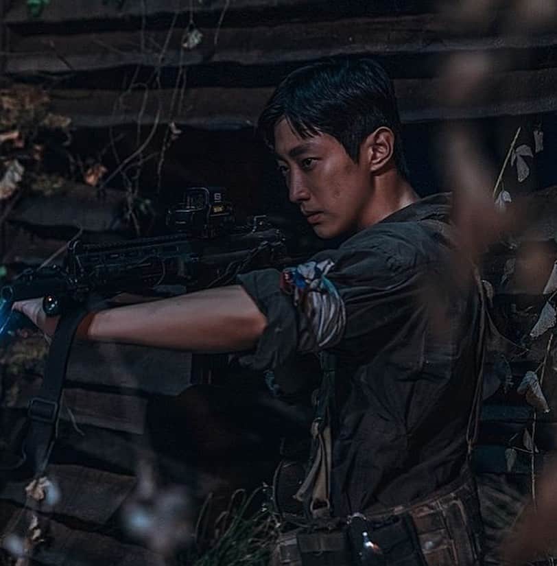 ジニョン さんのインスタグラム写真 - (ジニョン Instagram)「See you on netflix!!🔥🔥 #진영 #sweethome #스위트홈」11月13日 10時32分 - jinyoung0423
