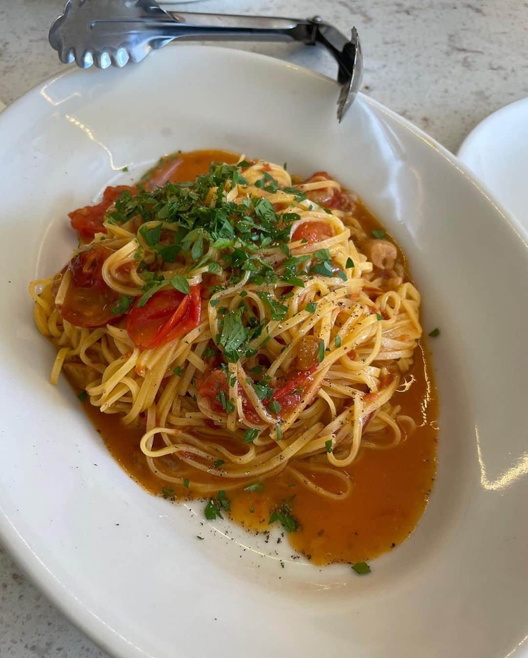 キム・ハヌルのインスタグラム：「오랜만에 집 근처 산책,, 맛났던 파스타~ 💛」