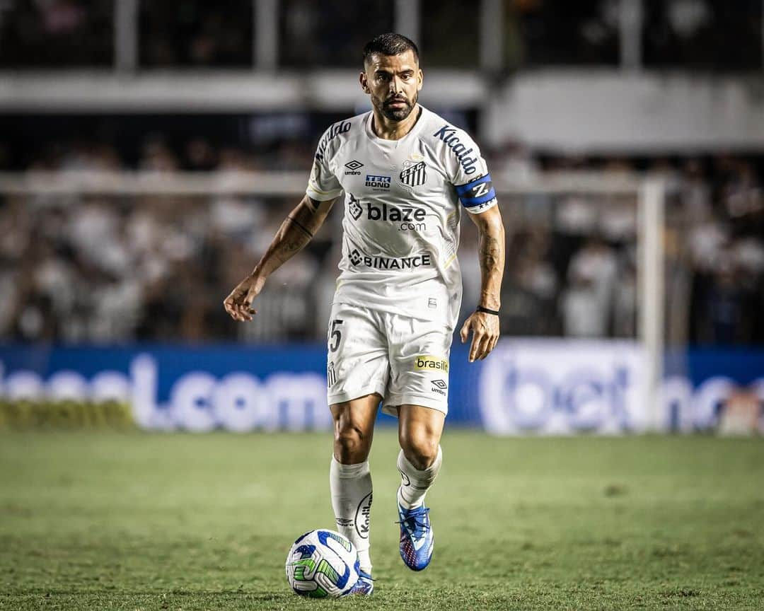 トマス・リンコンさんのインスタグラム写真 - (トマス・リンコンInstagram)「Full-time Santos vs São Paulo 0-0 ⚪️⚫️ Tercer partido en 6 días , un gran esfuerzo hizo el equipo para sacar 5 puntos en esta semana difícil. 3 partidos sin recibir gol, seguimos firmes en busca de nuestro objetivo. Vai dar certo ✔️💪🏼」11月13日 10時48分 - tomasrincon8