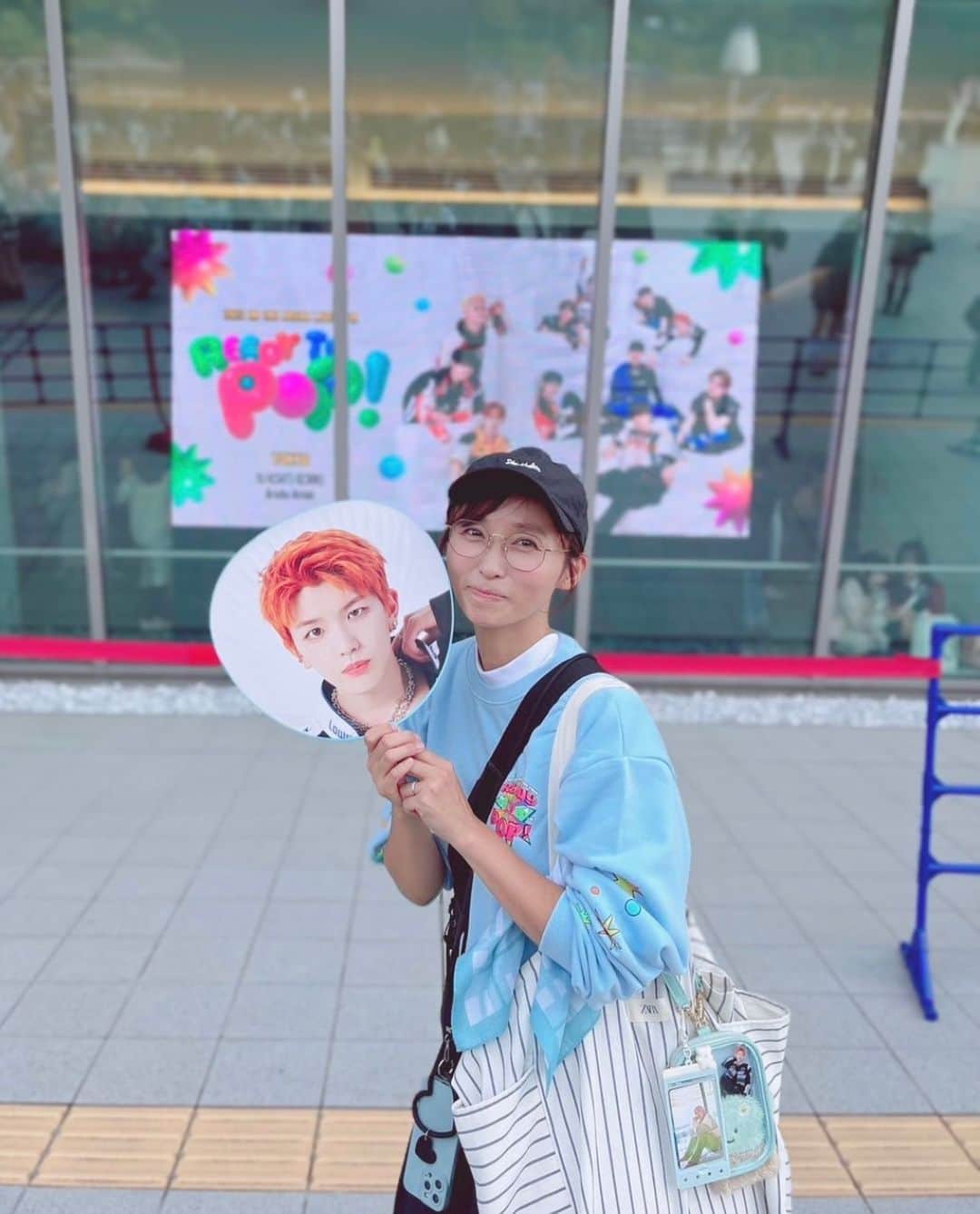 吉木りさのインスタグラム：「いつもはTwitterかストーリーズにしか推し活系は載せないのですが…本当にアリーナツアー最高だったので載せちゃいます🩵🐹⠀ ⠀ いつかパパに西洸人くん👾（パパの推し）のうちわを持たせてファミリーで参加したいと思ってます🤩🔥⠀ ⠀ 娘はいつもテレビにINIの皆さんが出ると『あ！！ママのおしだ！！😆』と教えてくれます🤣⠀ ⠀ 娘は誰推しになるかな？🥰⠀」
