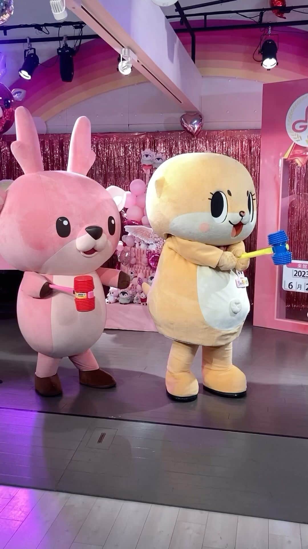 ちぃたん☆のインスタグラム：「イワシカちゃんと遊びましたっ☆トラブルなしですっ☆ちぃたん☆ですっ☆ Chiitan's deer friend」