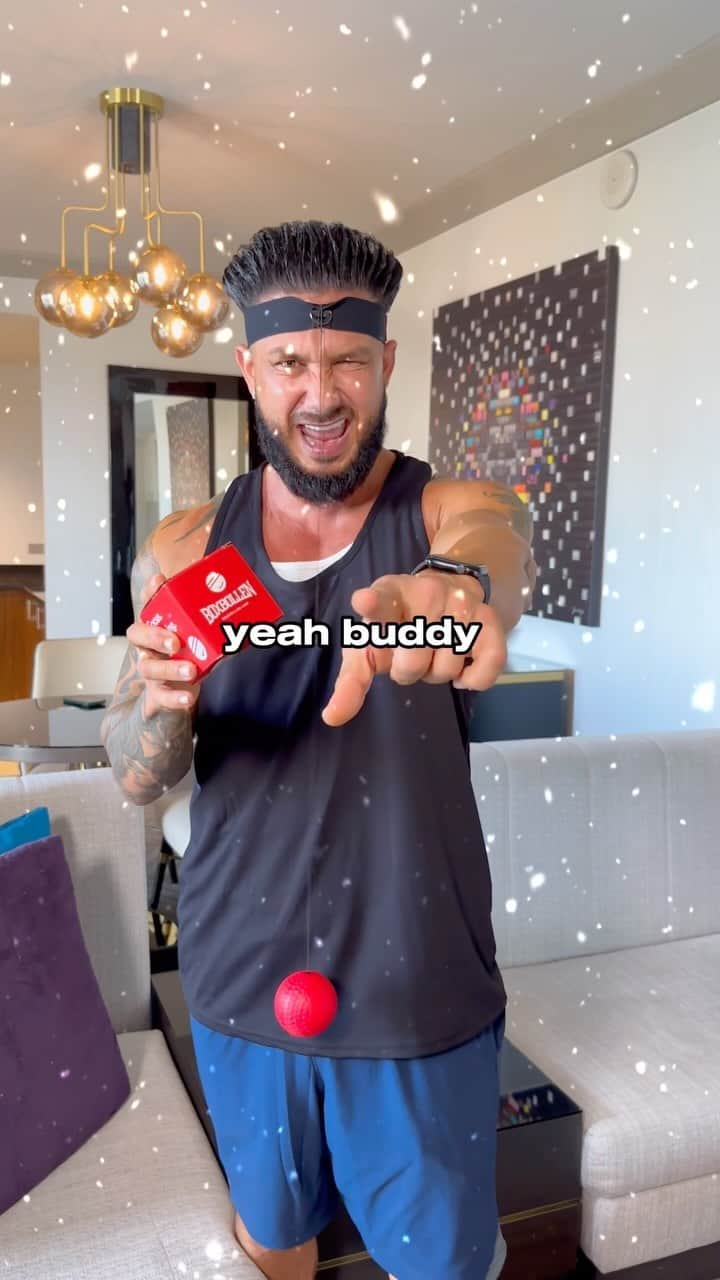 Pauly Dのインスタグラム：「@boxbollen the perfect gift for this holiday season🎅🏼🎄 Get it for everybody!! kids, grown ups, mother, father, grandfather, cousins, grandmother.. yeah buddy #boxbollenpartner」