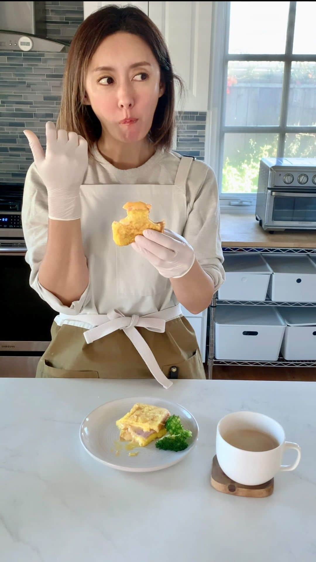 高木りなのインスタグラム：「最近流行っている #ワンパントースト 卵焼きパンで作ってみました。子どもたちがいつ起きてくるかドキドキしながらの試食😆 요즘 유행하는 #원팬토스트 계란말이팬으로 만들어봤어요.아이들이 언제 일어나려나~ 두근두근하며 시식😋」