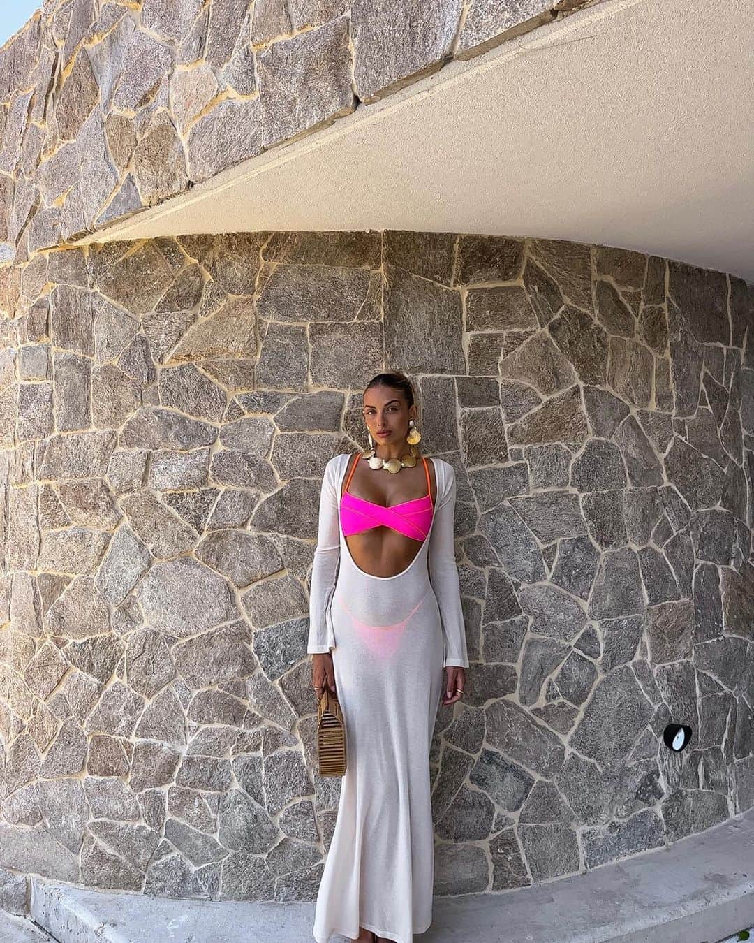 Hannah Pereraのインスタグラム：「Beach straight into lunch attire ☀️🌊🌴」