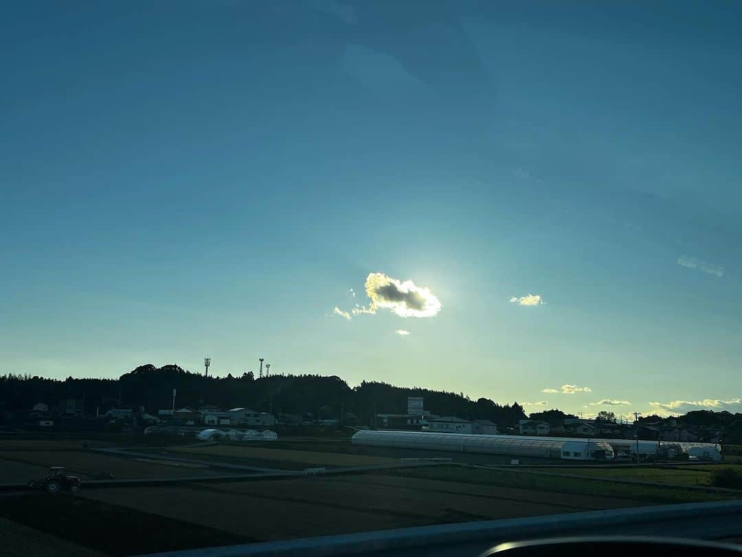 安藤モモ子さんのインスタグラム写真 - (安藤モモ子Instagram)「今日から夜須小学校のこども達と、出張🌈地球のこどもビジョン🌍🎞️💛 映画を作って参ります🎬」11月13日 16時34分 - momokoando