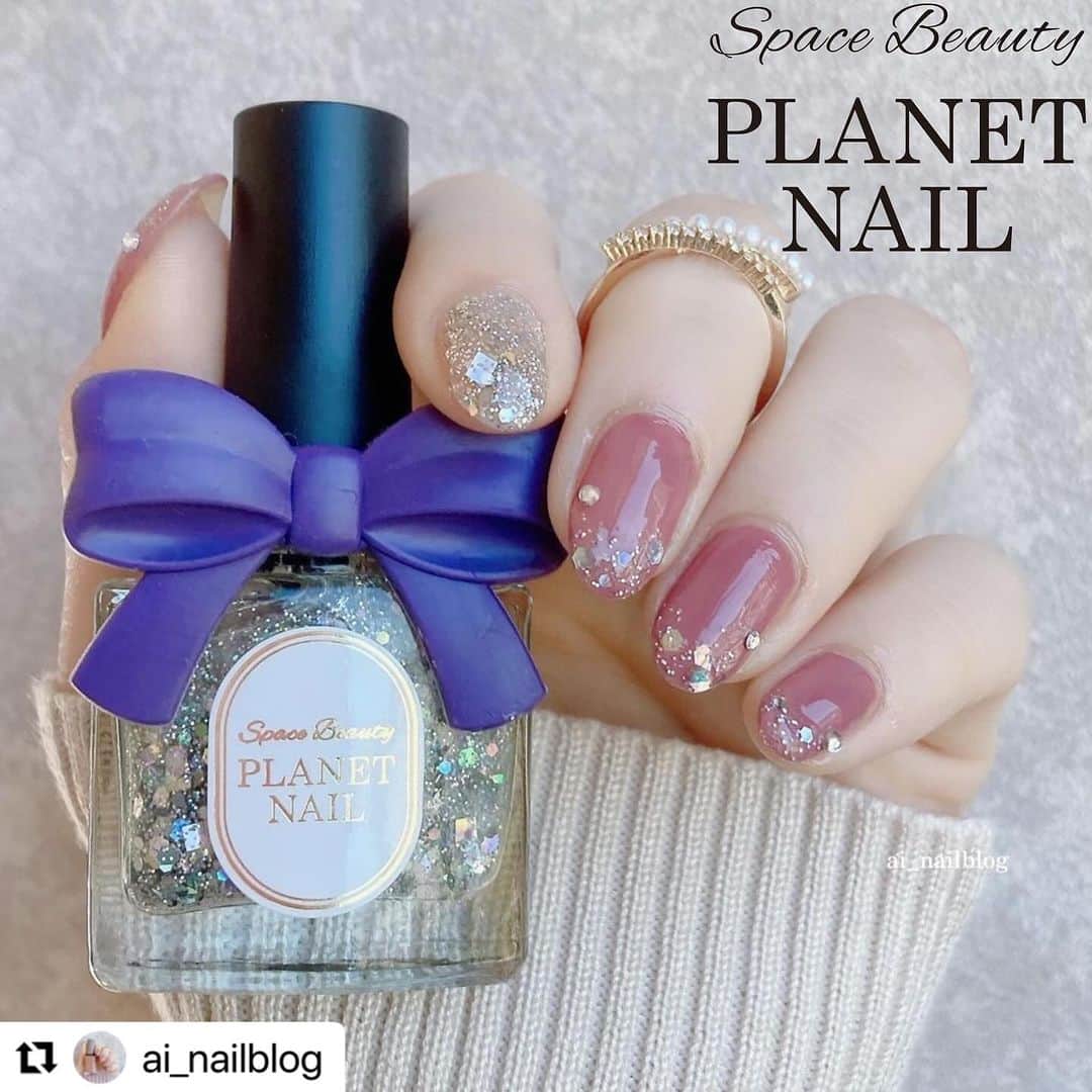 のインスタグラム：「✰✰✰✰✰✰✰✰✰✰✰✰✰ PLANET Gir🪐 @ai_nailblog さま♡  PLB14 トレミーの秘密 PLB15 巡る流星群 を使ったきらっきらネイルデザインの ご紹介です🥺🩷✨ ╍ ╍ ╍ ╍ ╍ ╍ ╍ ╍ ╍ ╍ ╍ ╍ ╍  キラッキラなワンホン風ネイル ⁡ 安定のRO602に 大好きなトレミーの秘密🫶🏻 ⁡ トレミーの秘密はシルバーのホロラメで とにかくキラッキラ！ プラネットネイルの中で1番と言っても いいぐらい好きなラメ🥹🌙 ⁡ 人差し指はシルバーラメでキラキラに したかったからラメを重ね塗りしました ⁡ ⁡ ୨ෆ୧┈┈┈┈┈┈┈┈┈┈┈┈┈┈┈┈┈┈┈┈┈┈ ୨ෆ୧ プラネットネイル( @planet.jp ) ・PLB14 トレミーの秘密 ・PLB15 巡る流星群 ⁡ ネイルホリック( @nailholic_kose ) ・RO602 ୨ෆ୧┈┈┈┈┈┈┈┈┈┈┈┈┈┈┈┈┈┈┈┈┈┈୨ෆ୧ #planetnail #プラネットネイル #ラメネイル部  #ラメネイル #ピンクネイル #ワンホンネイル  #ネイルポリッシュ #簡単ネイル #大人ネイル  #ネイルホリック #nailholic #ro602  #冬ネイル #冬ネイルデザイン #ワンカラーネイル  #セルフネイル #selfnail #nailart #美甲 #셀프네일」