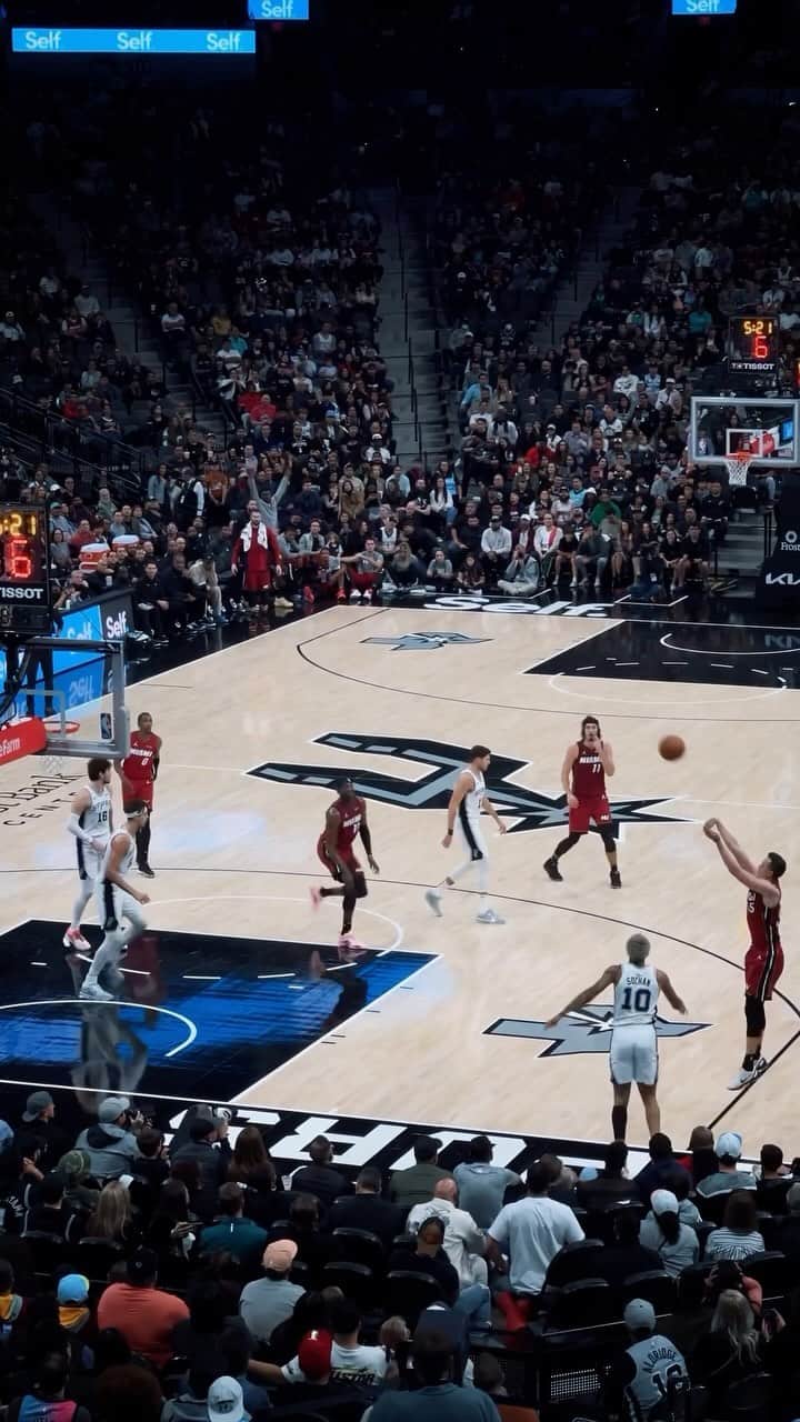 Miami HEATのインスタグラム：「Duncan Robinson is a menace and will not stop until he’s faked out the entire state of Texas」