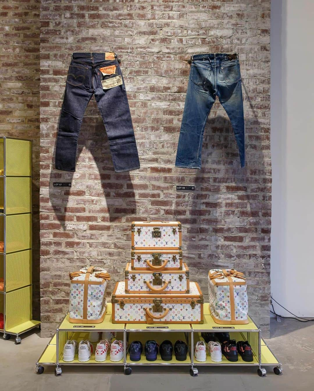 Levi’sさんのインスタグラム写真 - (Levi’sInstagram)「Levi’s joined @joopiterofficial to celebrate the auction preview opening of From Me To You, a curation from the personal archive of NIGO, hosted by @pharrell and @nigo in NYC. Guests received commemorative custom vintage Levi’s denim jackets as a special thank you.  Featured in From Me To You are rare vintage Levi’s 501XX denim for auction ending Nov 16 on JOOPITER.com」11月13日 11時07分 - levis