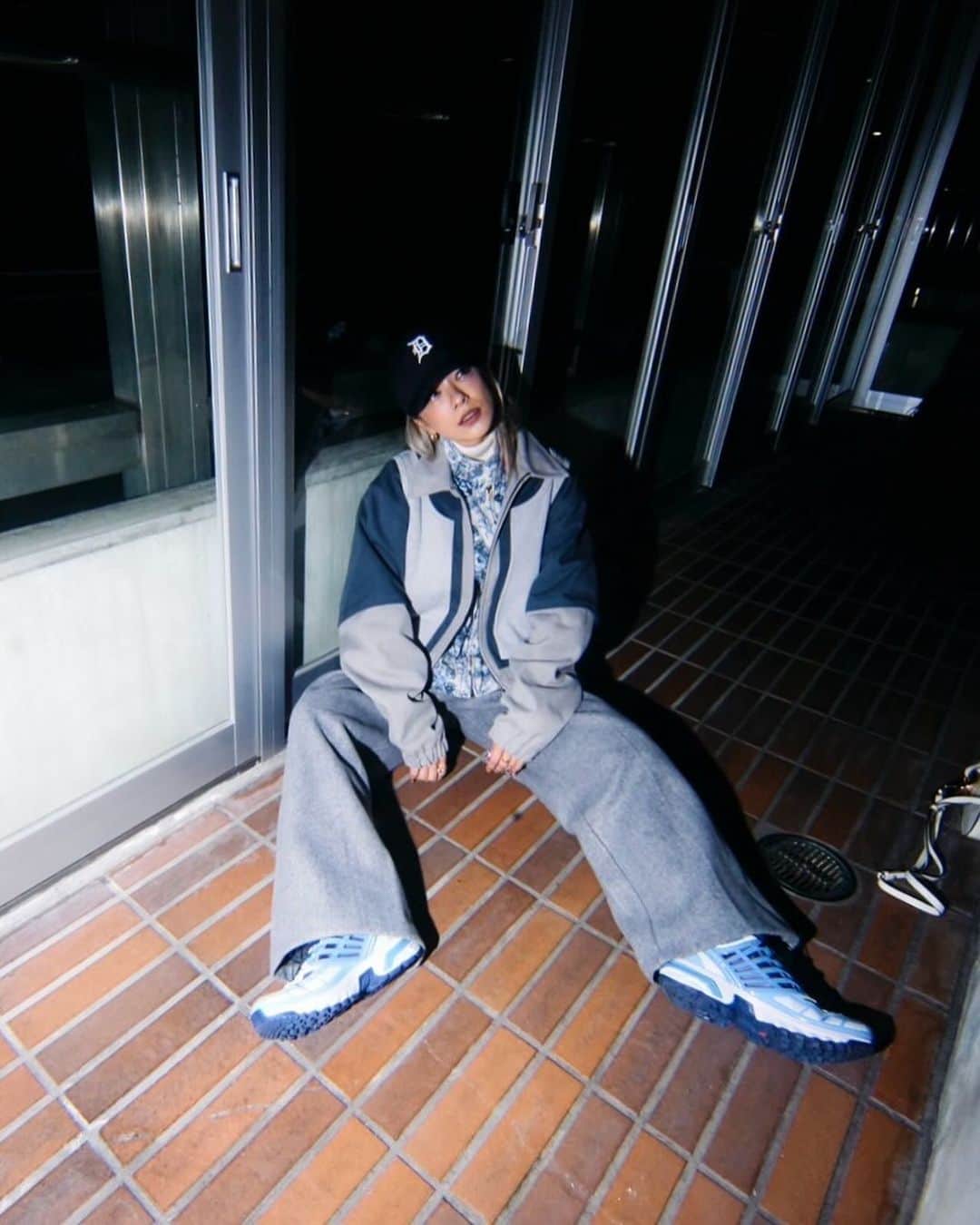 のインスタグラム：「自分的に新鮮な色合わせ🫐🩶 🆕👟 @mm6maisonmargiela @salomon  👕 @niteklub_tokyo  🧥 @xanderzhou」