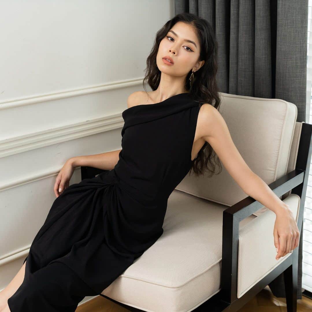 ユミキムのインスタグラム：「Singles’ Day Sale ends tonight! Enjoy 25% OFF Sitewide with code SS25  #singlesdaysale #holidaydresses #holidaycollection #weddingguestdress」