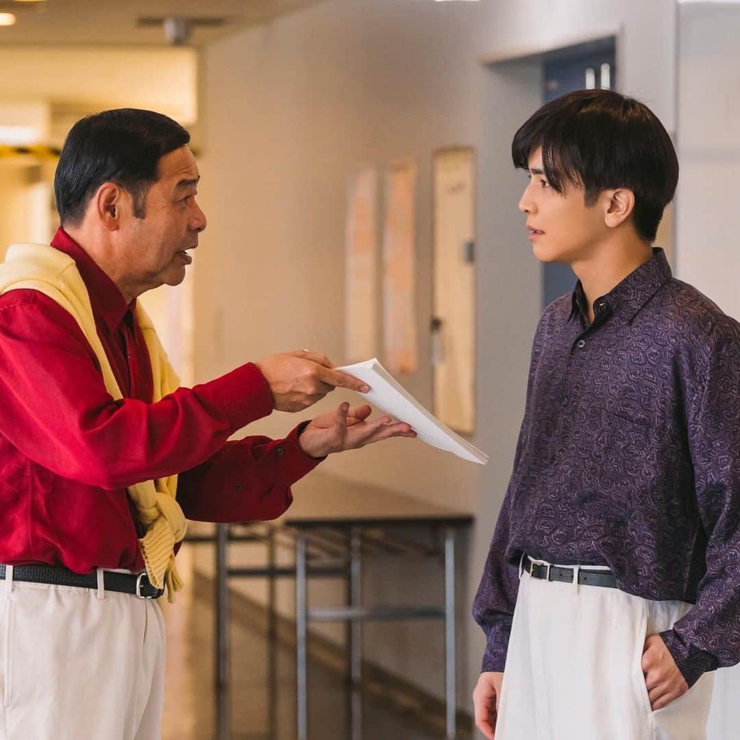 岩田剛典さんのインスタグラム写真 - (岩田剛典Instagram)「『誰も知らない明石家さんま 第9弾』 にさんまさん役で出演させて頂きます✨  恐れ多くも自分がまさかのさんまさん役。。 そしてまさかのたけしさん役が香取慎吾さん！！  果たしてどんなドラマになるのか。。🤣  楽しみにしていてください✨  @katorishingo_official  慎吾さんとの共演、本当に光栄でした。 この並びは胸熱です🫱🏻‍🫲🏼🔥  11月26日(日)19時〜21時54分O.A.ですよ〜  #誰も知らない明石家さんま #最後の一枚🤣」11月13日 11時18分 - takanori_iwata_official