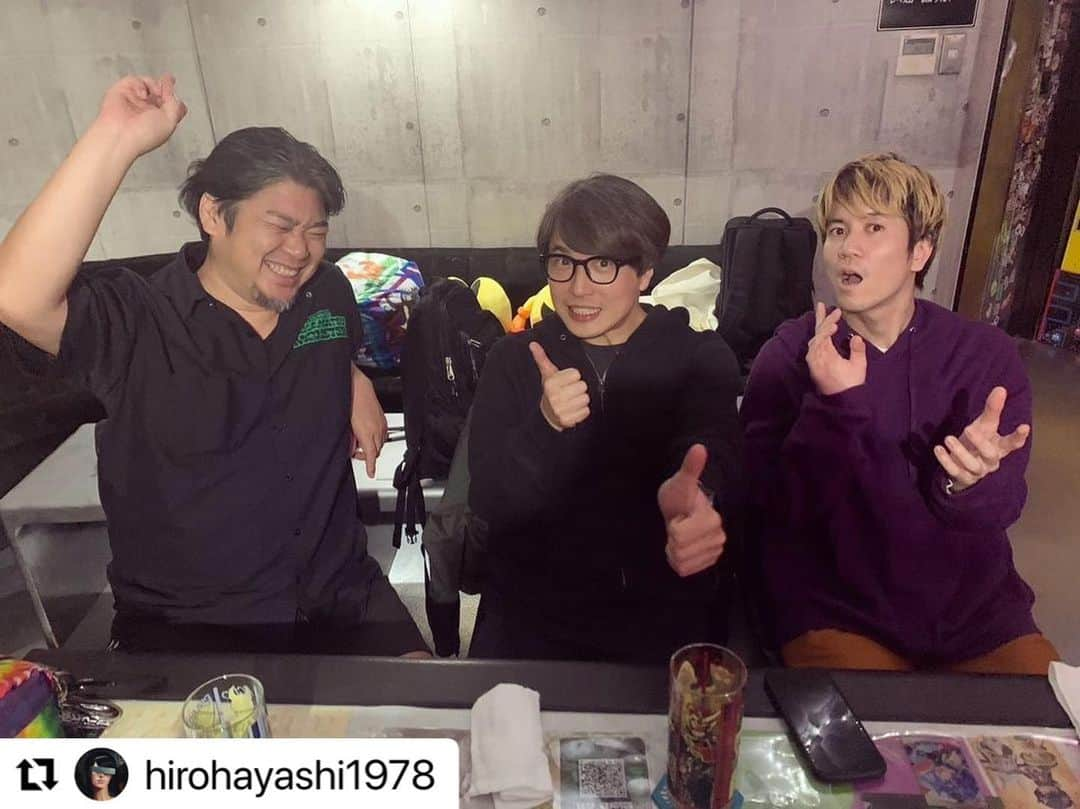 POLYSICSさんのインスタグラム写真 - (POLYSICSInstagram)「#Repost @hirohayashi1978 with @use.repost ・・・ 高松MONSTER「High Climax」終了ー！ アツいスリーマン！🔥🔥🔥  タイトル通り、最初から最後までクライマックス👊💥  打ち上げも盛り上がって楽しい夜✌️  夜の本気ダンス、プッシュプルポット、高松MONSTERのみなさん、会場に来てくれたみんなありがTOISU！  打ち上げ後はケンタロウさん、マイケル君と特撮トークでナイスな締め👍 マイケル君、今日のライブも頑張って！💪  若干の二日酔いがありつつも 東京戻りに手打麺や 大島へ！ 食べ終わった後の余韻が半端ないツルシコ麺&出汁の美味しさ… ごちそうさまでした！🙏  #夜の本気ダンス #プッシュプルポット #polysics #高松MONSTER #讃岐うどん #手打麺や大島」11月13日 11時40分 - polysics_official