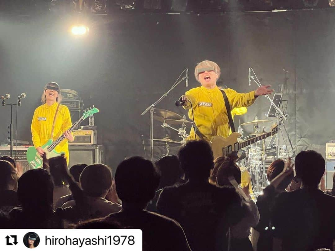 POLYSICSさんのインスタグラム写真 - (POLYSICSInstagram)「#Repost @hirohayashi1978 with @use.repost ・・・ 高松MONSTER「High Climax」終了ー！ アツいスリーマン！🔥🔥🔥  タイトル通り、最初から最後までクライマックス👊💥  打ち上げも盛り上がって楽しい夜✌️  夜の本気ダンス、プッシュプルポット、高松MONSTERのみなさん、会場に来てくれたみんなありがTOISU！  打ち上げ後はケンタロウさん、マイケル君と特撮トークでナイスな締め👍 マイケル君、今日のライブも頑張って！💪  若干の二日酔いがありつつも 東京戻りに手打麺や 大島へ！ 食べ終わった後の余韻が半端ないツルシコ麺&出汁の美味しさ… ごちそうさまでした！🙏  #夜の本気ダンス #プッシュプルポット #polysics #高松MONSTER #讃岐うどん #手打麺や大島」11月13日 11時40分 - polysics_official