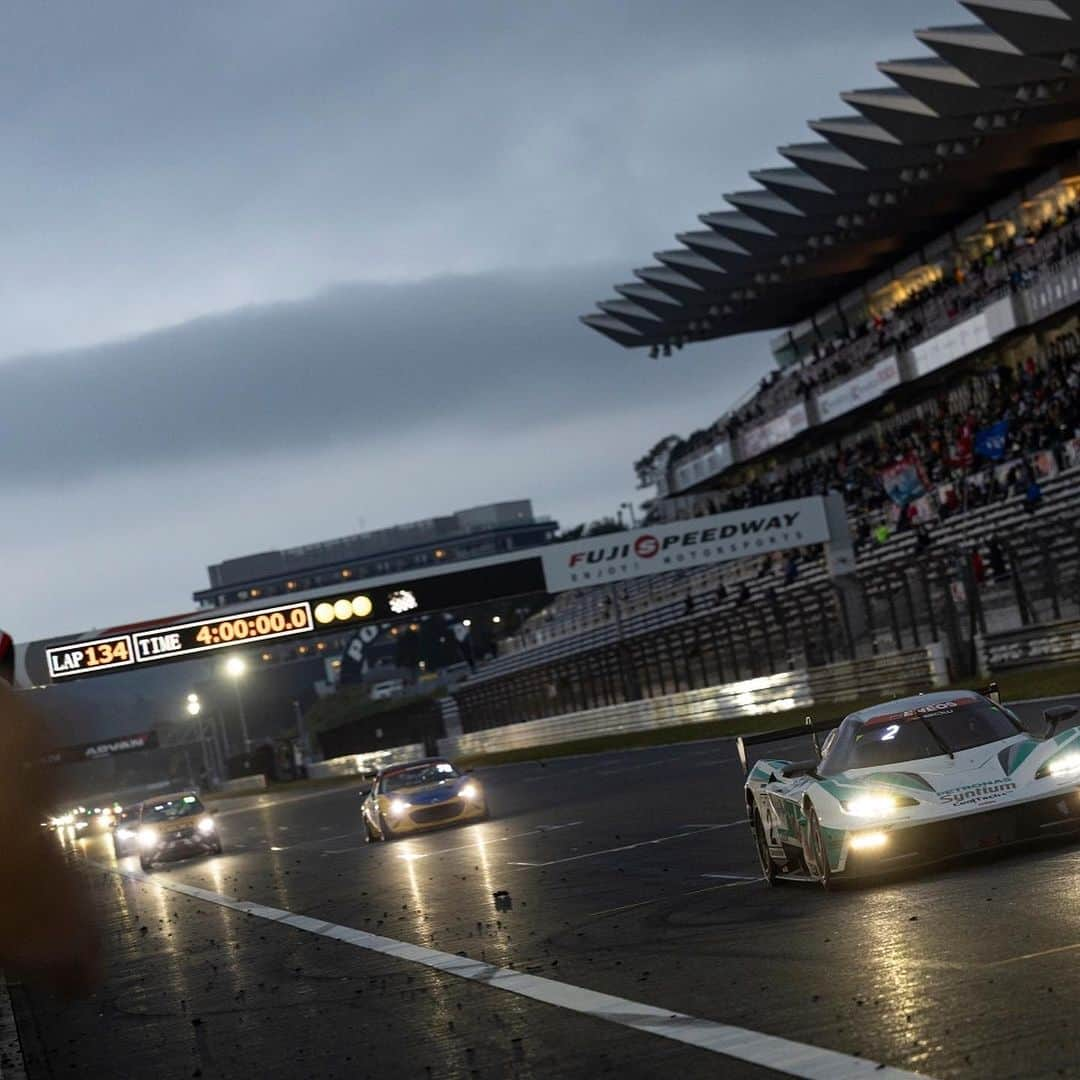 吉本大樹さんのインスタグラム写真 - (吉本大樹Instagram)「10-12 Nov 2023 #SuperTaikyuSeries @supertaikyu_official  Final round #Fujispeedway 4hours P2🥈 ST-1 class CHAMPION🏆  We had mechanical issue but managed to finish the race in P2 and that was enough to bring our #KTM #XBOW #GTX ‘s title for three times in a row ‘01🥇’02🥇’03🥇 Thank you and let’s do this again next year🏆 チェッカーさえ受ければシリーズチャンピオン確定という条件下の中、なんと後半にトラブル発生… 嘘やろ？っていう感じでしたがなんとか最後の10分ほど走れる状態にしてもらいゴールまで運んで、70%の義務周回数は突破していた為無事チャンピオンを獲る事ができました。2021〜2023年三冠のハットトリックです！ 高橋選手、井田選手、加藤選手 @hiroki.katoh 、小林選手 @takashi_5884 、 メンテを請け負う @kingelt_official 、各スポンサー様、おめでとうございます&ありがとうございました🙏🏻 ライバルの皆さん、そしてファンの皆さんありがとうございました！  これにて今シーズンのレースは全て終了！ 沢山の応援をありがとうございました！！」11月13日 11時35分 - hiroyoshimoto