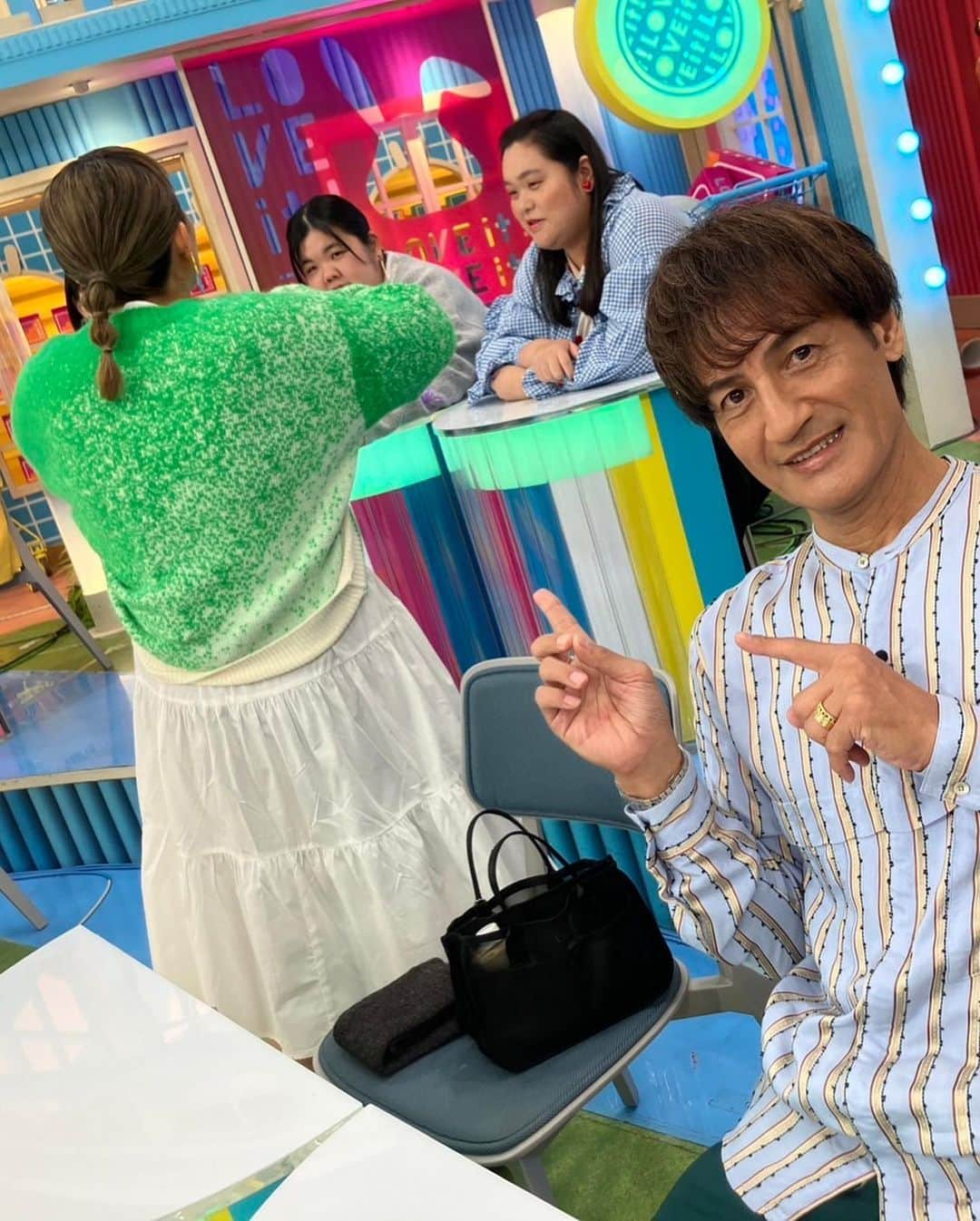 本並健治さんのインスタグラム写真 - (本並健治Instagram)「まいど！ ラヴィット月曜日 丸山桂里奈が何やらぼる塾話しております‼️ 本日もビリビリ回避！！  #ラヴィット月曜日 #ぼる塾 と密談 #丸山桂里奈⚽️」11月13日 11時35分 - kenjihonnami