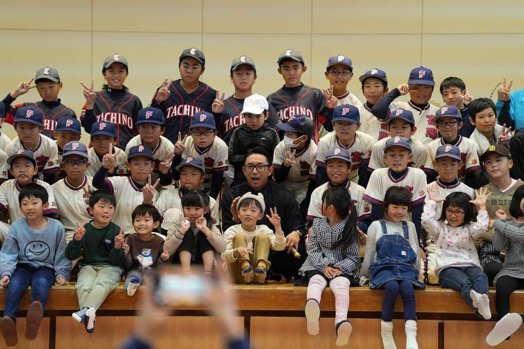 川﨑宗則さんのインスタグラム写真 - (川﨑宗則Instagram)「野々市市立富陽小学校PTA主催のトークショー🎤石川県野々市です🦀🐟小学生と保護者の皆んなで、楽しく🎤やれました！勝田さん、はるたくん、かのんちゃん、MC徳前さんの手際良い進行で、気持ちよくできました！質問してくれたみんなも素晴らしかった❤️みんなパワーアップ⤴️した会になりました！金沢また行きたい！次は🦀🤤🤤チェチェチェチェスト！」11月13日 11時45分 - mune.kawasaki.official