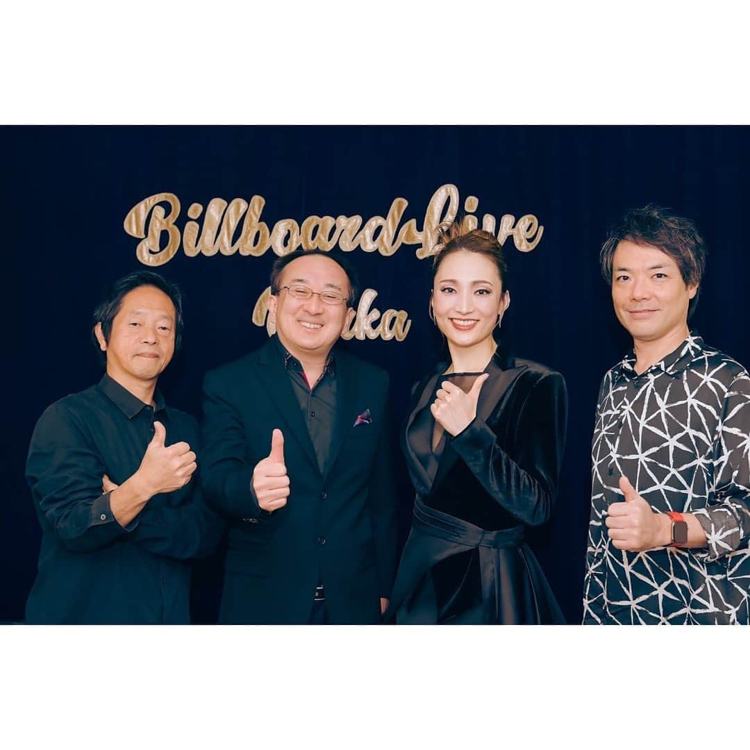 望海風斗さんのインスタグラム写真 - (望海風斗Instagram)「🍾 #BillboardLiveOSAKA #MyHomeTown ⁡ 初のBillboardライブ 無事に千秋楽を迎えました✨ ⁡ Billboardのお話しは 明日の#ふーとーく で語りたいな〜と思ってます‼︎ ⁡ ⁡ ご来場くださった皆さま 夢を叶えてくださった皆さま 夢を応援してくださる皆さま #ありがとうございました⭐️ ⁡ ⁡ バンドマスター＆ピアノ #クリヤマコト さん ベース #納浩一 さん ドラムス #大槻英宣 さん ありがとうございました✨ ⁡ #billboardLiveYOKOHAMA さま  @billboardlive_yokohama  #billboardLiveOSAKA さま  @billboardlive_osaka  ありがとうございました♪  衣装デザイン#十川ヒロコ さん ヘアメイク #chie さん @chie_make_up  ありがとうございました🪄 ⁡ 写真 ①〜③ 📷 #ハヤシマコ さん @hysmaco  ⁡④〜⑩ 📷 #マネージャー ⁡」11月13日 11時57分 - nozomifuto_official